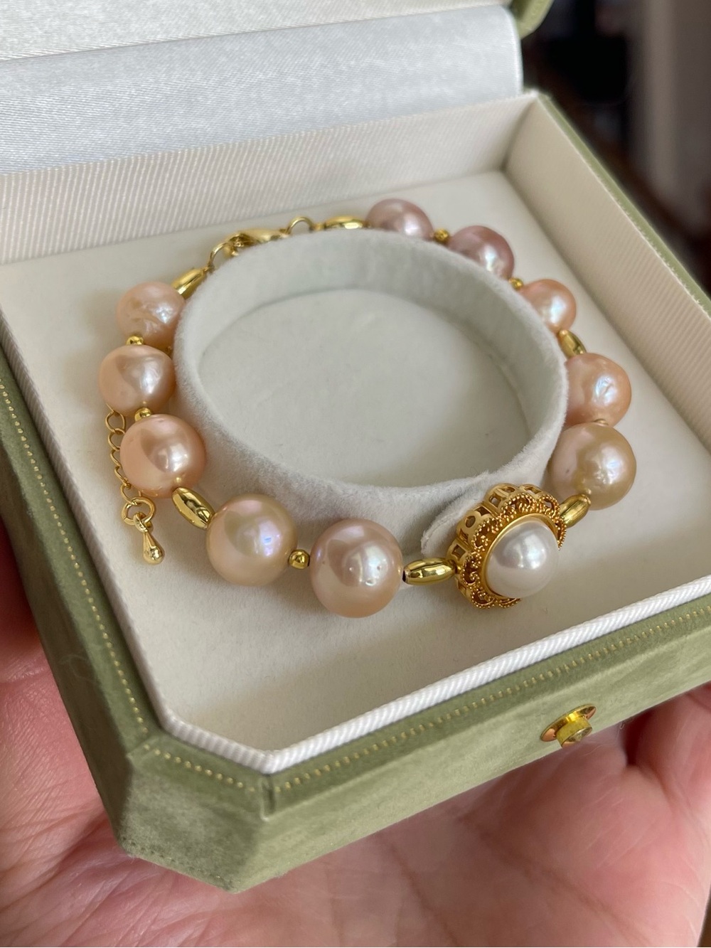 11 mm Gold and Blush Pearl Bracelet - Elegant Women's Jewelry